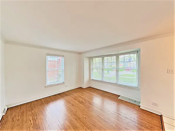 125 S Highland Ave, Arlington Heights, IL 60005