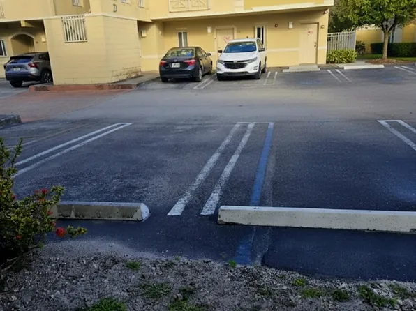 7985 NW 8th St APT 100A, Miami, FL 33126