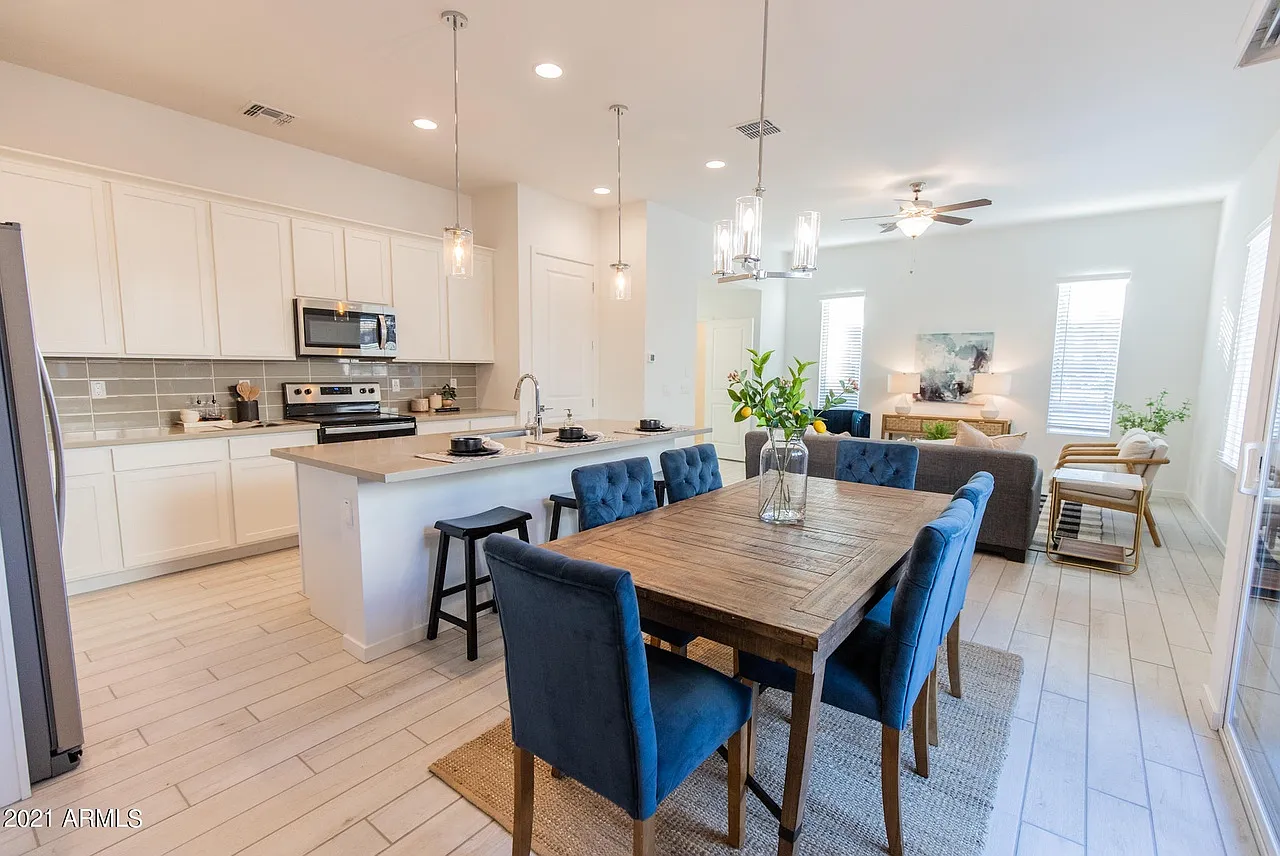 3 bed, 2.5 bath, 1839 sqft, $3,000 — Photo 1