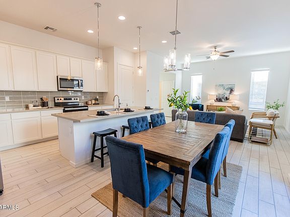 DINING AREA (FIRST FLOOR)