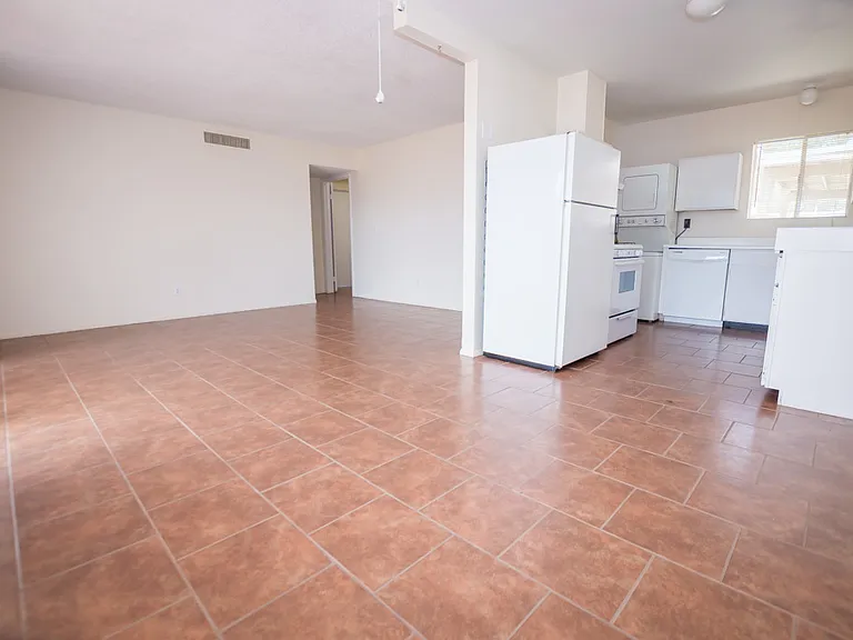 4409 Plaza Vis #B — Photo 8