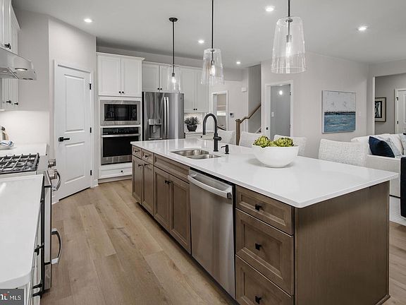 4th image of 100 Rivoli Ct