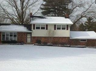 10532 Briar Hill Dr, Kirtland, OH 44094