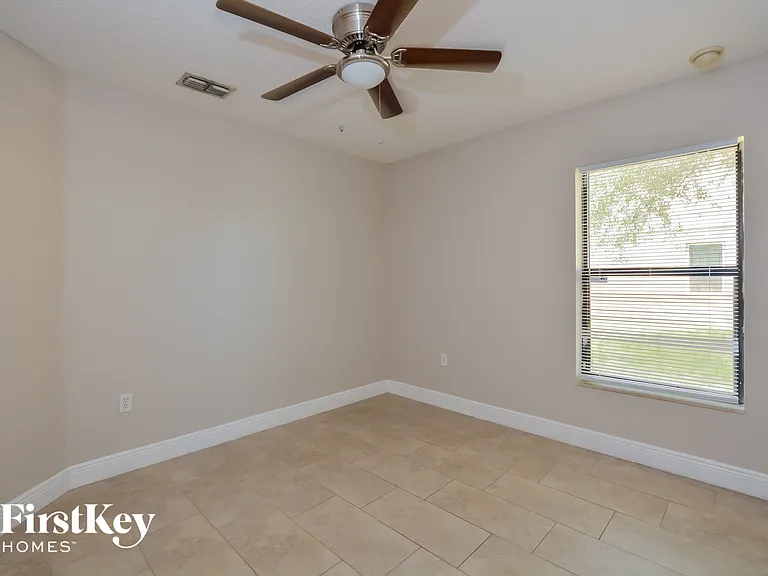 932 Fallbrooke Ave — Photo 13