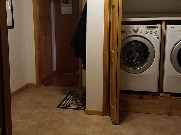 Laundry looking to kitchen 