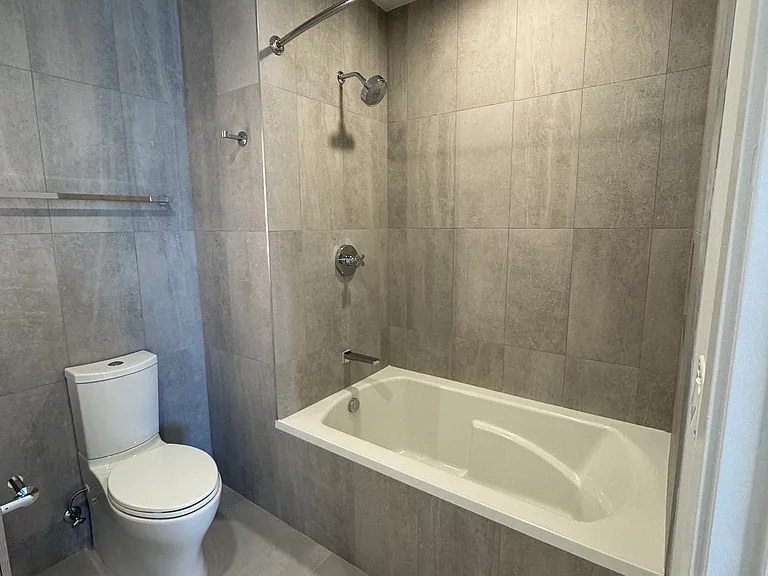 138 NW 31st St #B — Photo 9