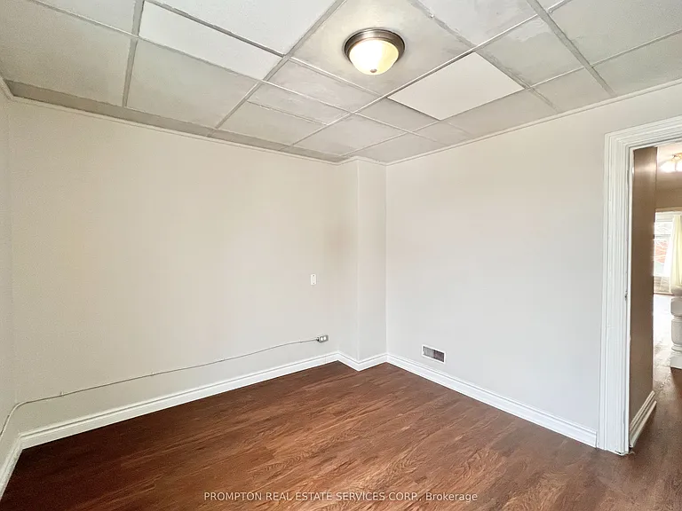 17 Winnifred Ave — Photo 41