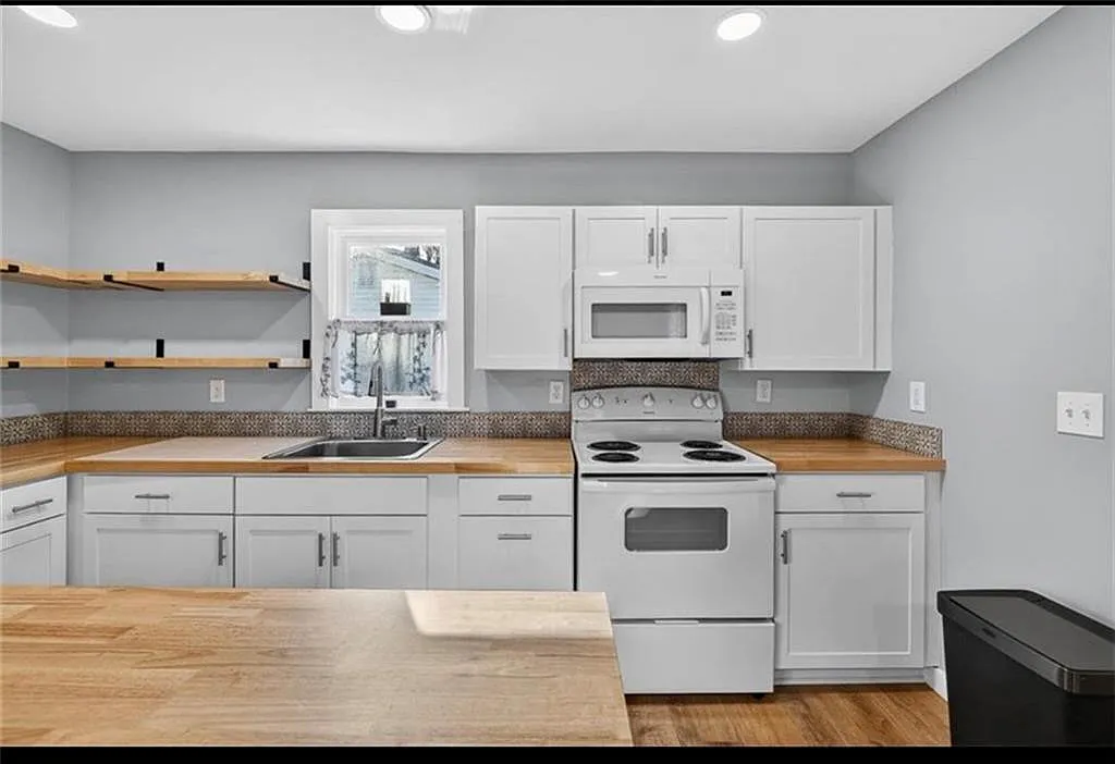 3 bed, 2.0 bath, 1780 sqft, $2,000 — Photo 3