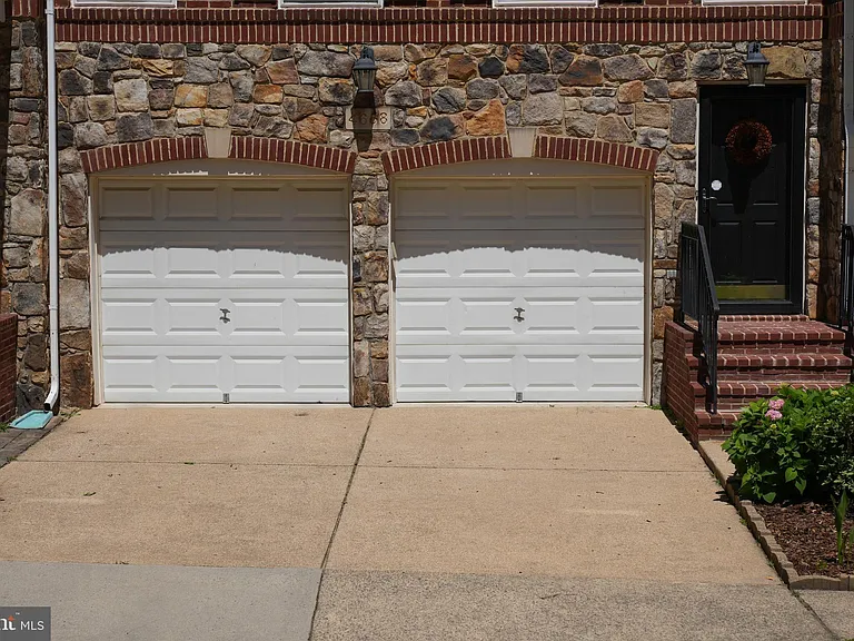4658 Hummingbird Ln — Photo 3