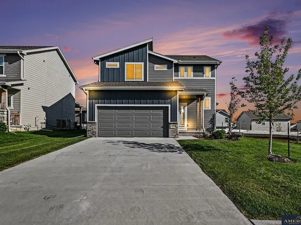 17604 Willit St, Bennington, NE 68007
