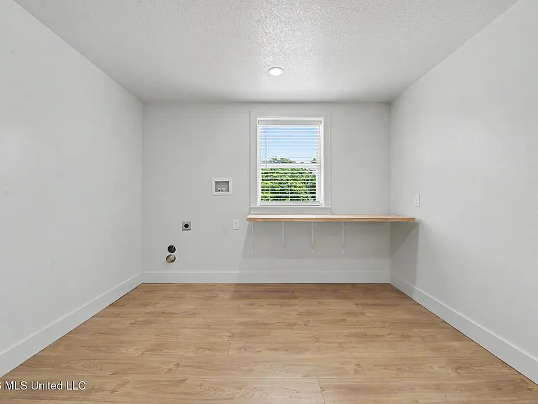 15216 Shriners Blvd — Photo 25