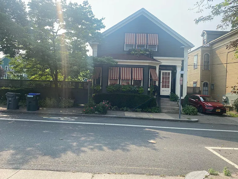 406 Pine St — Photo 1