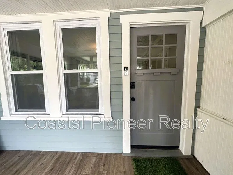 3 bed, 2.0 bath, 1212 sqft, $2,500 — Photo 2