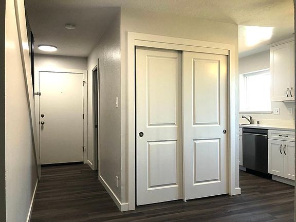 2nd image of 504 Richmond Dr #3