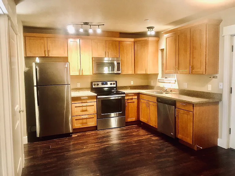 1617 Southlane Apartments — Photo 3