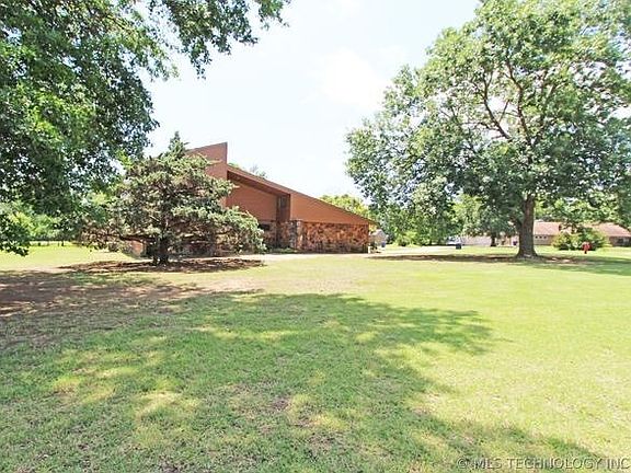 3rd image of 819 W Seminole Ave