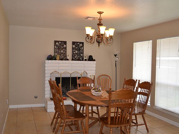 3rd image of 2736 Rosewood Ave