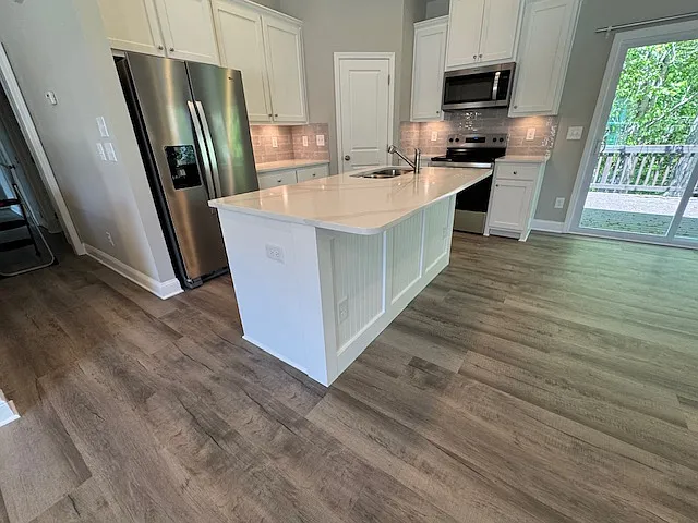 Kitchen with Island bar