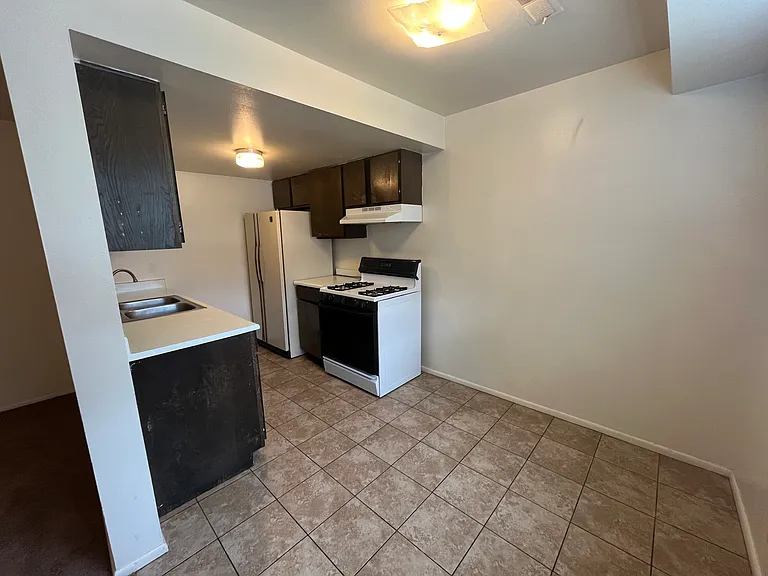 27 E 600 N — Photo 9