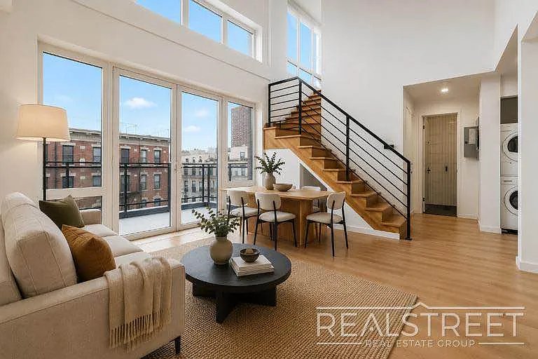 Building Photo - 63 Lewis Ave #4D