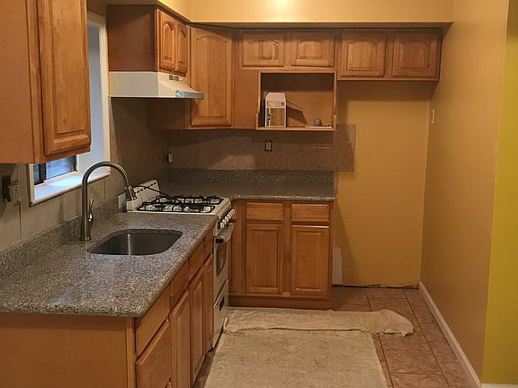 4th image of 3955 De Reimer Ave