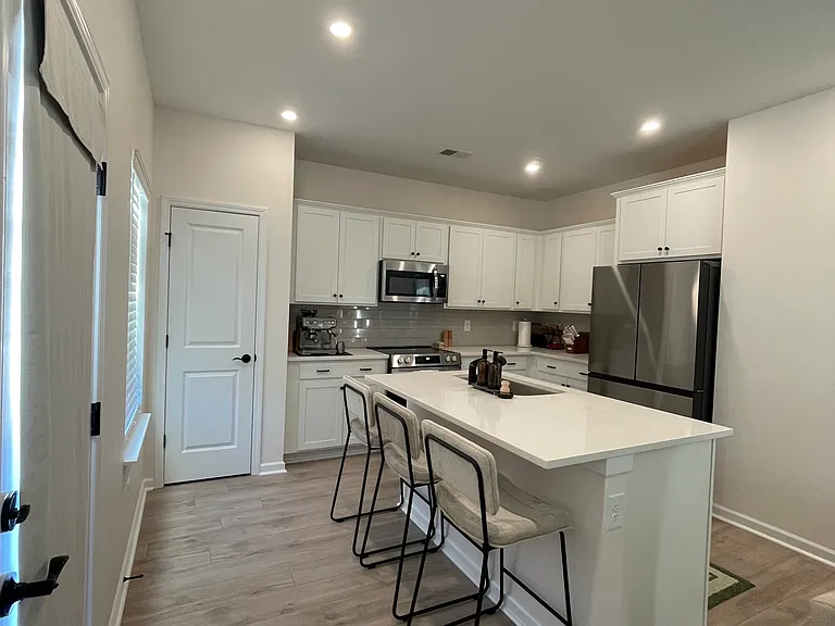 704 Samuel Dr — Photo 21