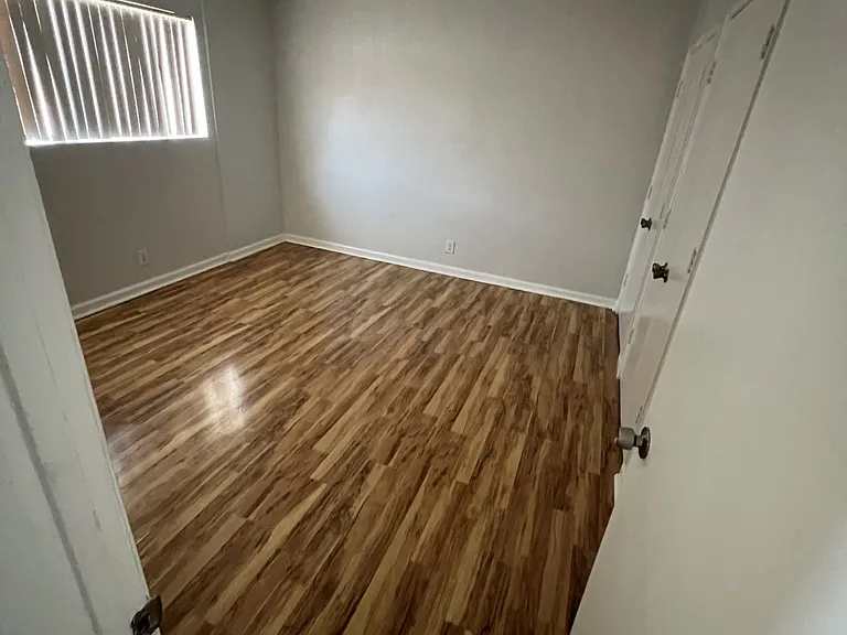 7025 Woodman — Photo 16
