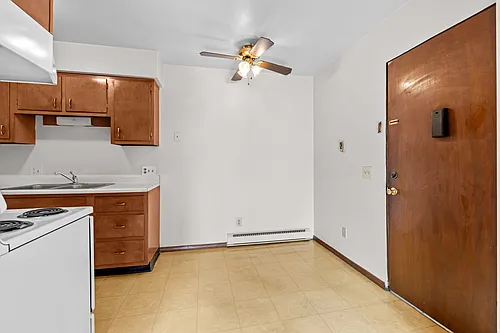 1110 Lewis Ave #13 — Photo 7