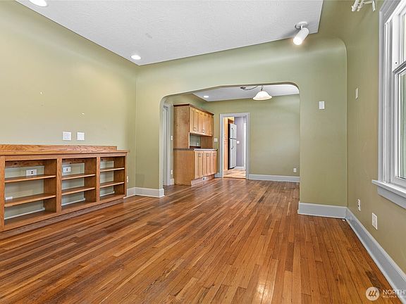 3rd image of 1912 Mill Avenue