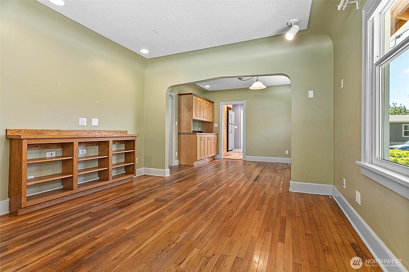 3rd image of 1912 Mill Avenue