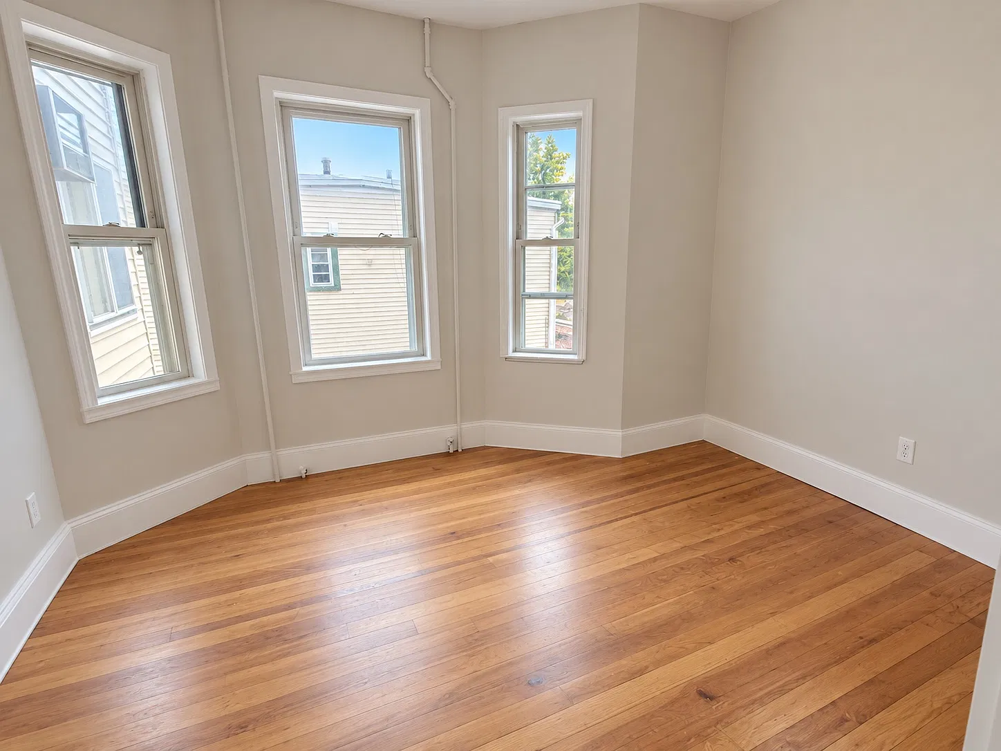 4 bed, 1200 sqft, $3,500 — Photo 2