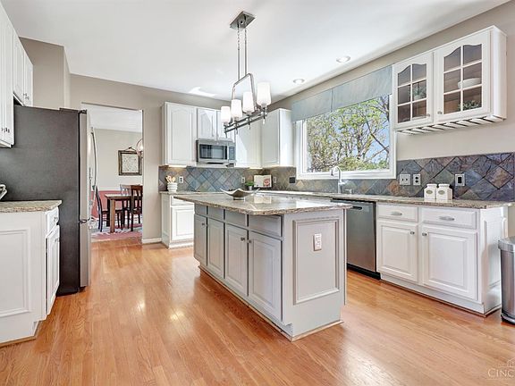 3rd image of 6215 Holly Hill Ln