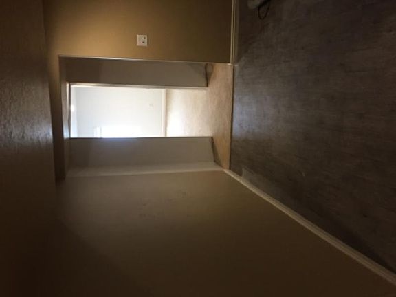 4th image of 1060 E Searle Ln