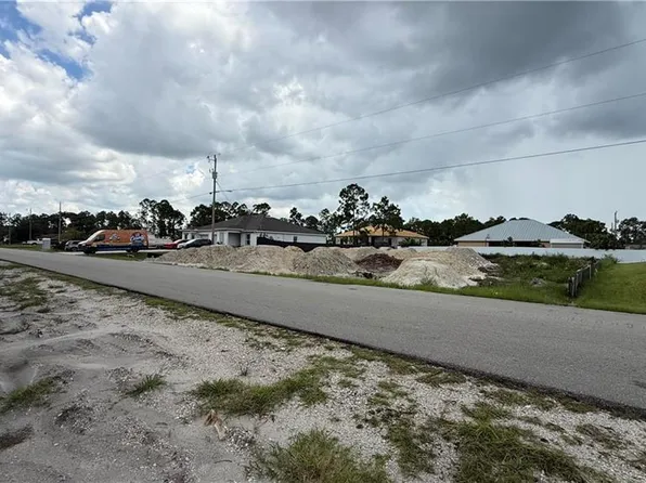 1077 Jaguar BLVD, LEHIGH ACRES, FL 33974