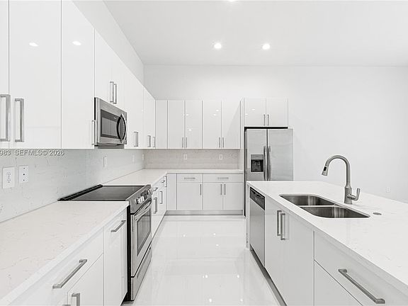 4th image of 21326 Old Cutler Rd