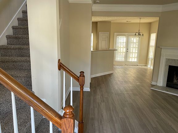 3rd image of 36 Hampton Dr