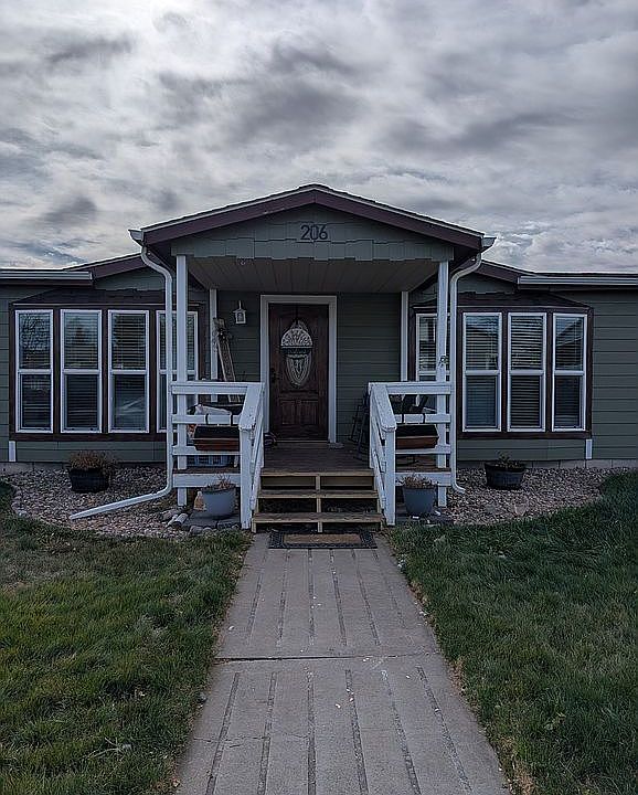 2nd image of 206 7th St