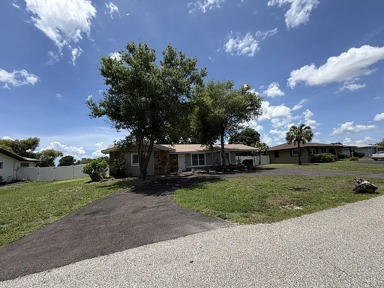4093 Drance St — Photo 30