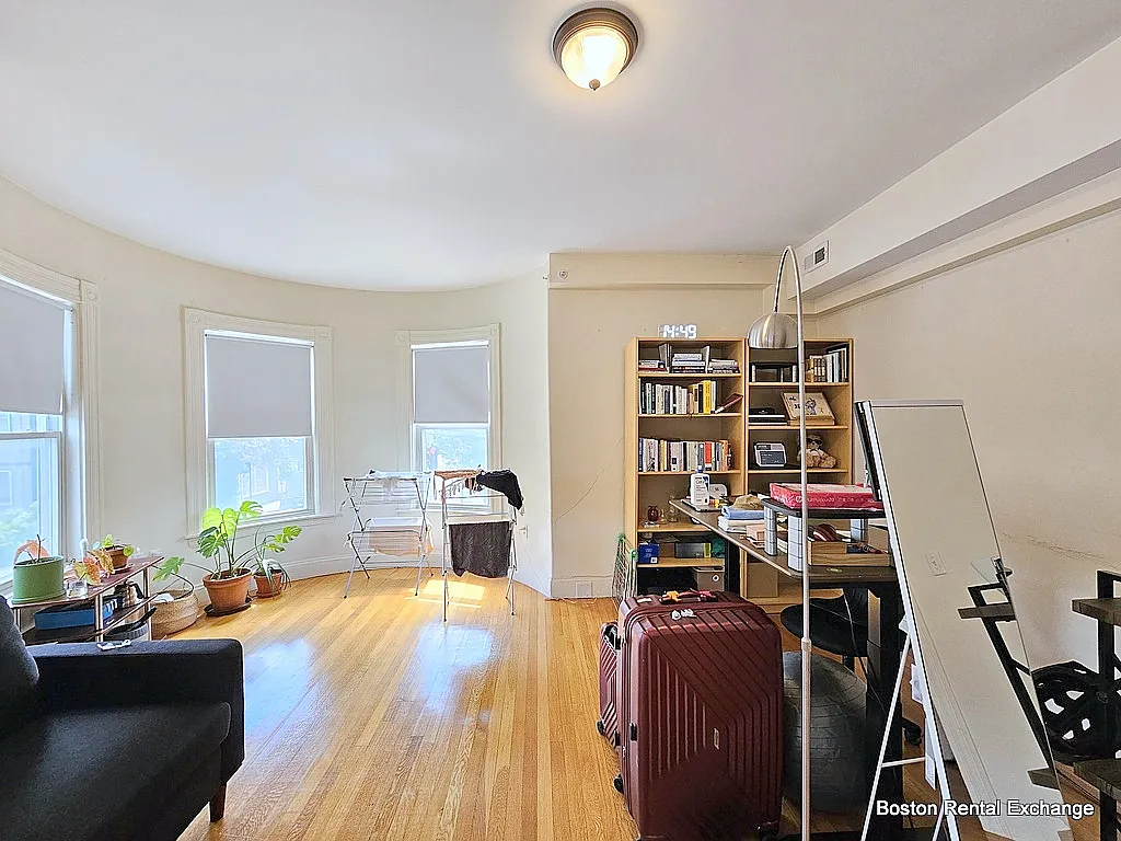 3 bed, 1800 sqft, $4,000 — Photo 2
