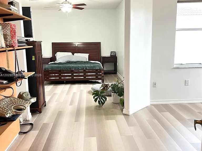 1120 Papaya St — Photo 8