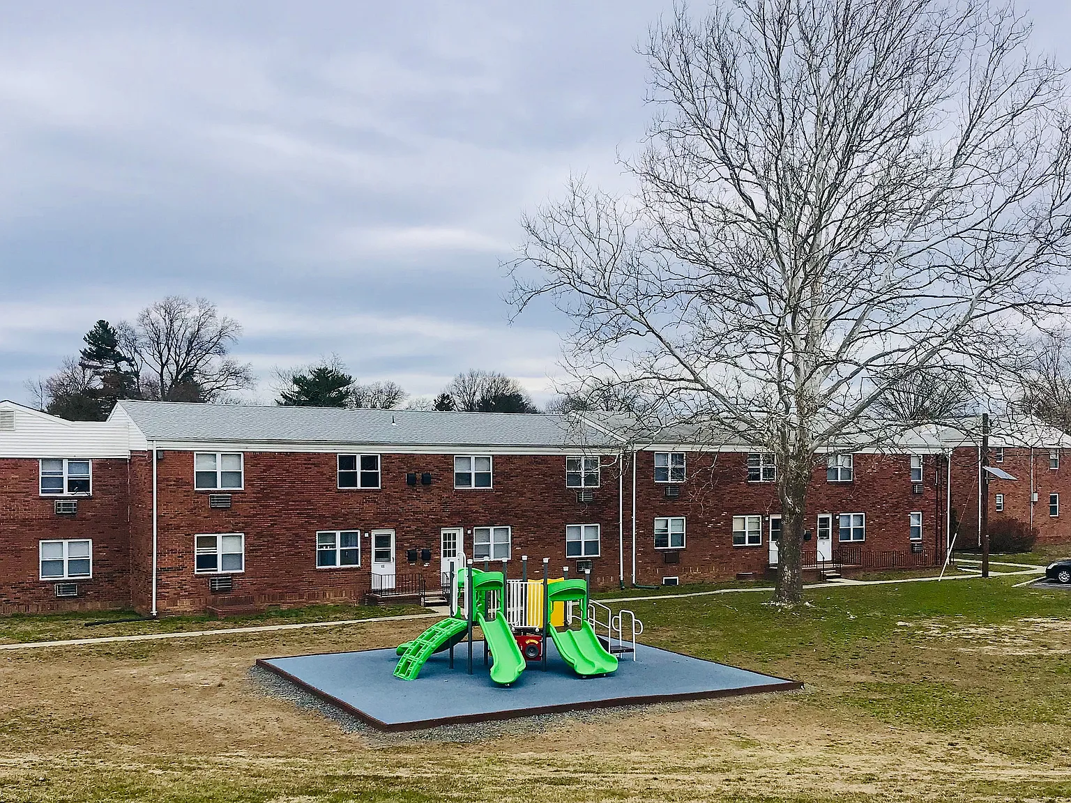 Taylor Gardens — Photo 2