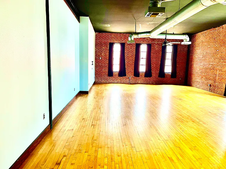 115 E Tyler St — Photo 3