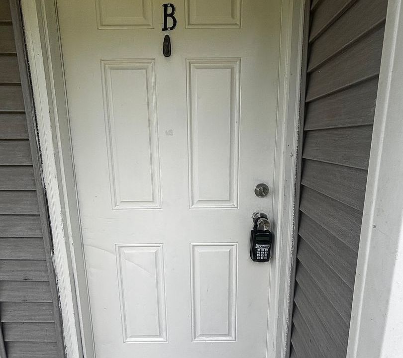 1st image of 114 Country Ln #B