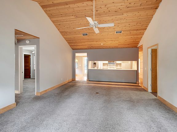 4th image of 1001 Oakridge Manor Dr