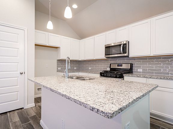 3rd image of 17905 Lungo St