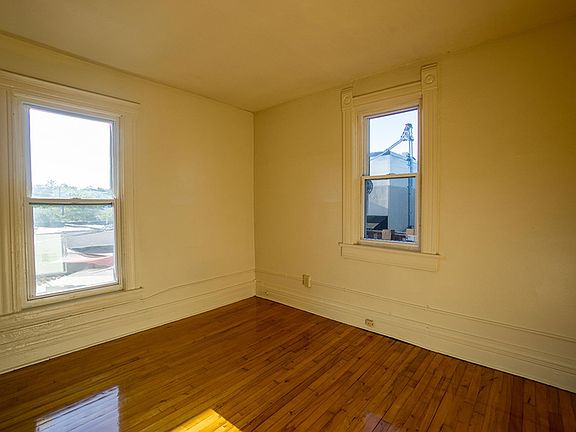 5th image of 120 Dell St #2