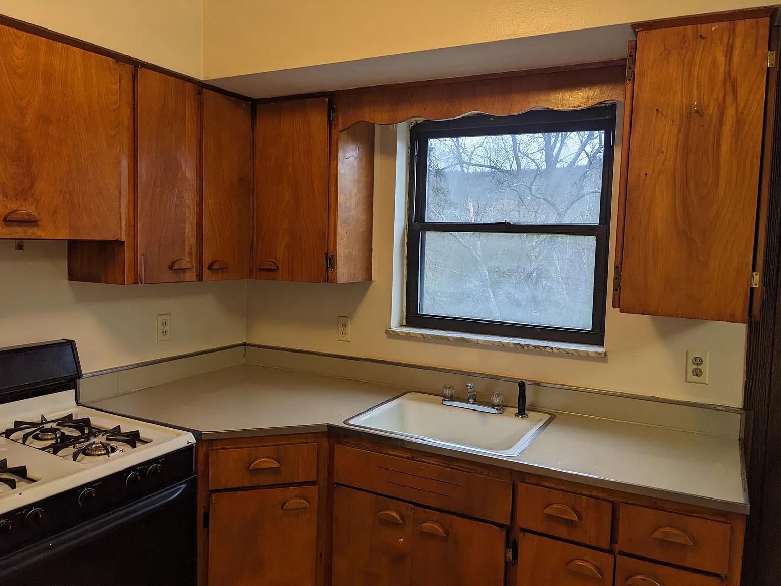 3 bed, $995 — Photo 3