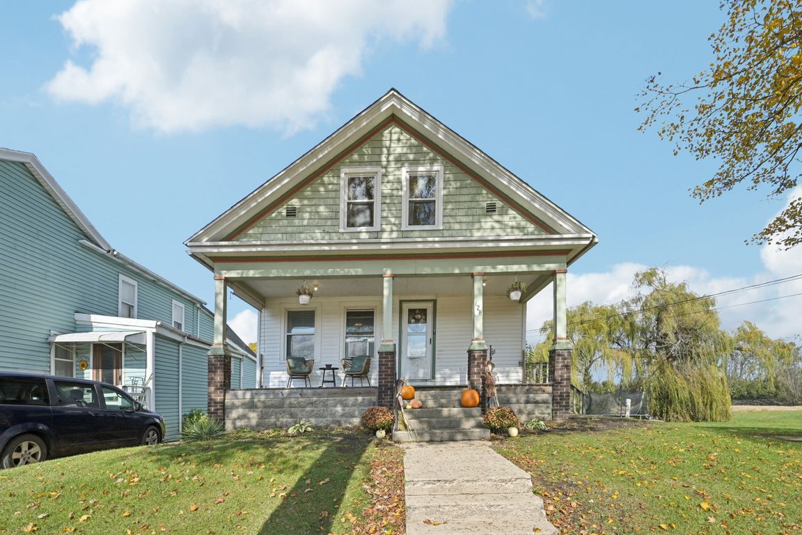 E Bennett St-S0111-001.jpg