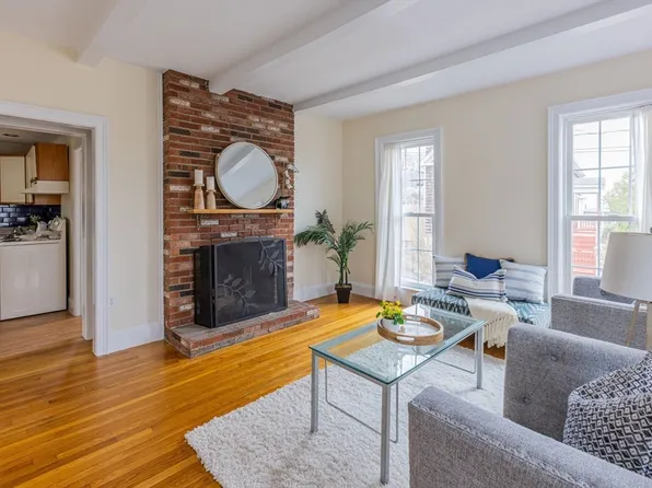 43 Sewall St #2, Marblehead, MA 01945