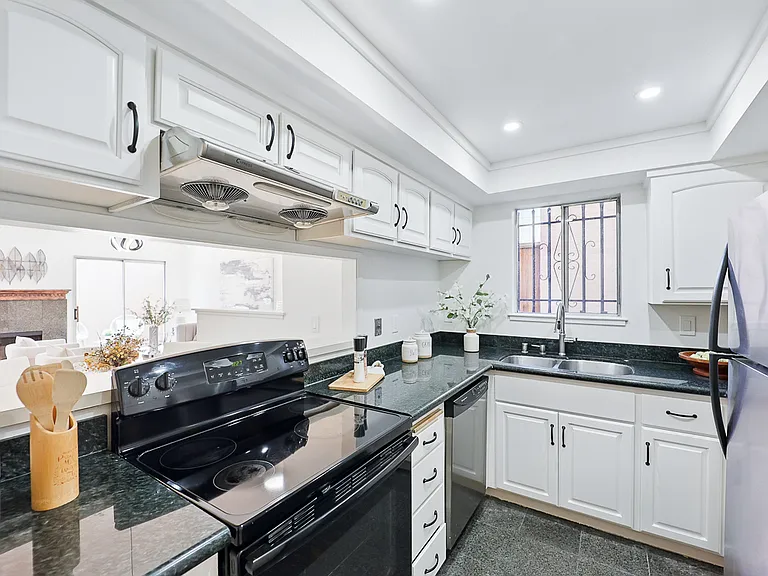 656 Ash Ct — Photo 6
